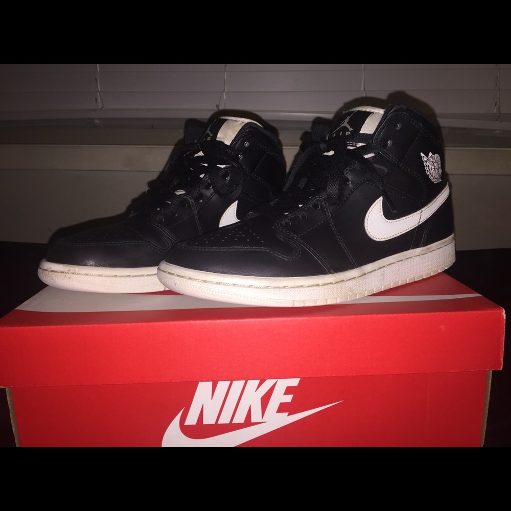 Black/White Retro Jordan Ones